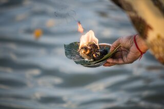 Heiliges Bad am Ganges, Indien