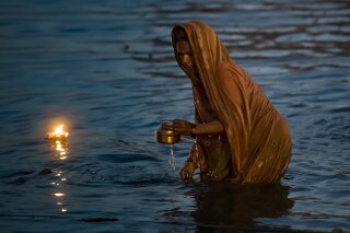 Heiliges Bad am Ganges, Indien