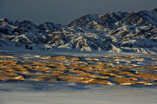 Schnee auf Khongor Els, Mongolei